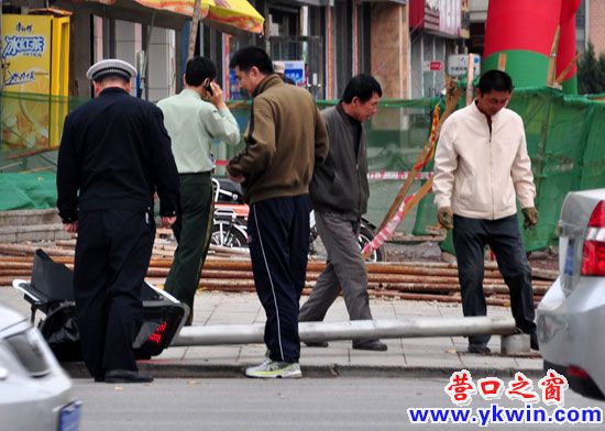 “紅綠燈”被撞，誰(shuí)為它“償命”