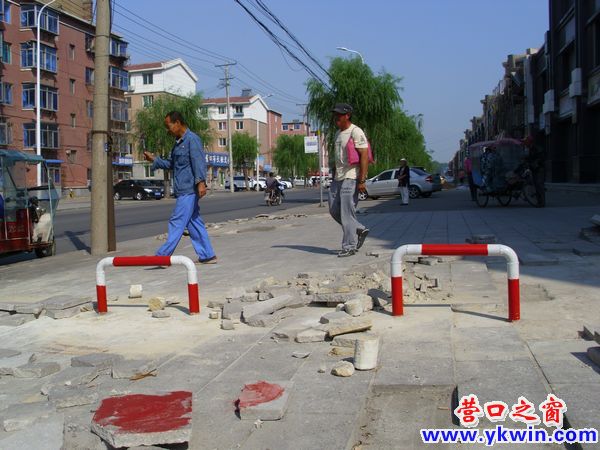 設路障保護廣場石板