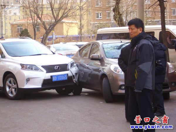 狹路相逢 兩車貼臉