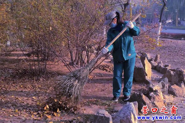 楞嚴(yán)寺公園：清掃落葉  消除火患