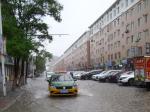 雨后的營口部分街路積水淹沒半個車輪